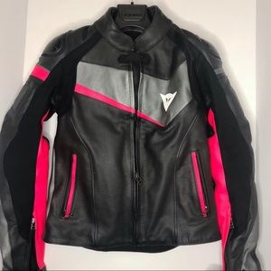 Dainese VELOSTER LEATHER JACKET SIZE 40 LIKE NEW
